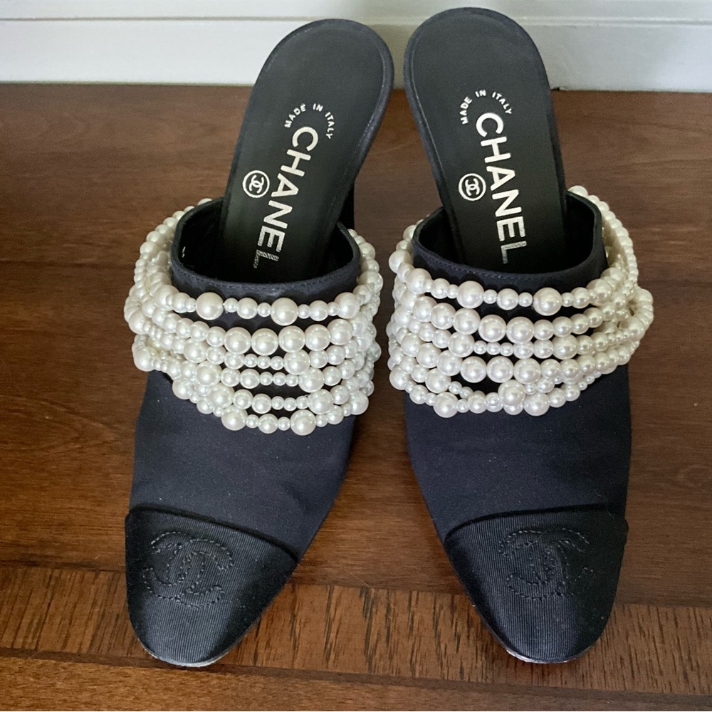 CHANEL Black and White Pearl Embellished Mules
